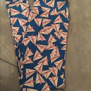 NWOT LULAROE PAPER AIRPLANE LEGGINGS OS